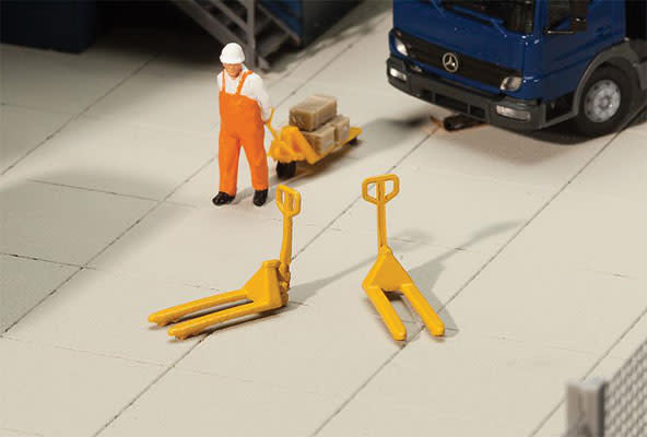9494144 HO Pallet Jacks Kit - pkg(4)