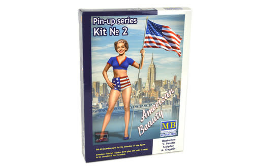 24004 1/24 Suzie USN Pin-Up Girl Standing Holding Performer Cane