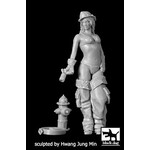 Black Dog 32037 Black Dog 1/32 Firewoman 1 Firefighter Girl Posing near a  Hydrant