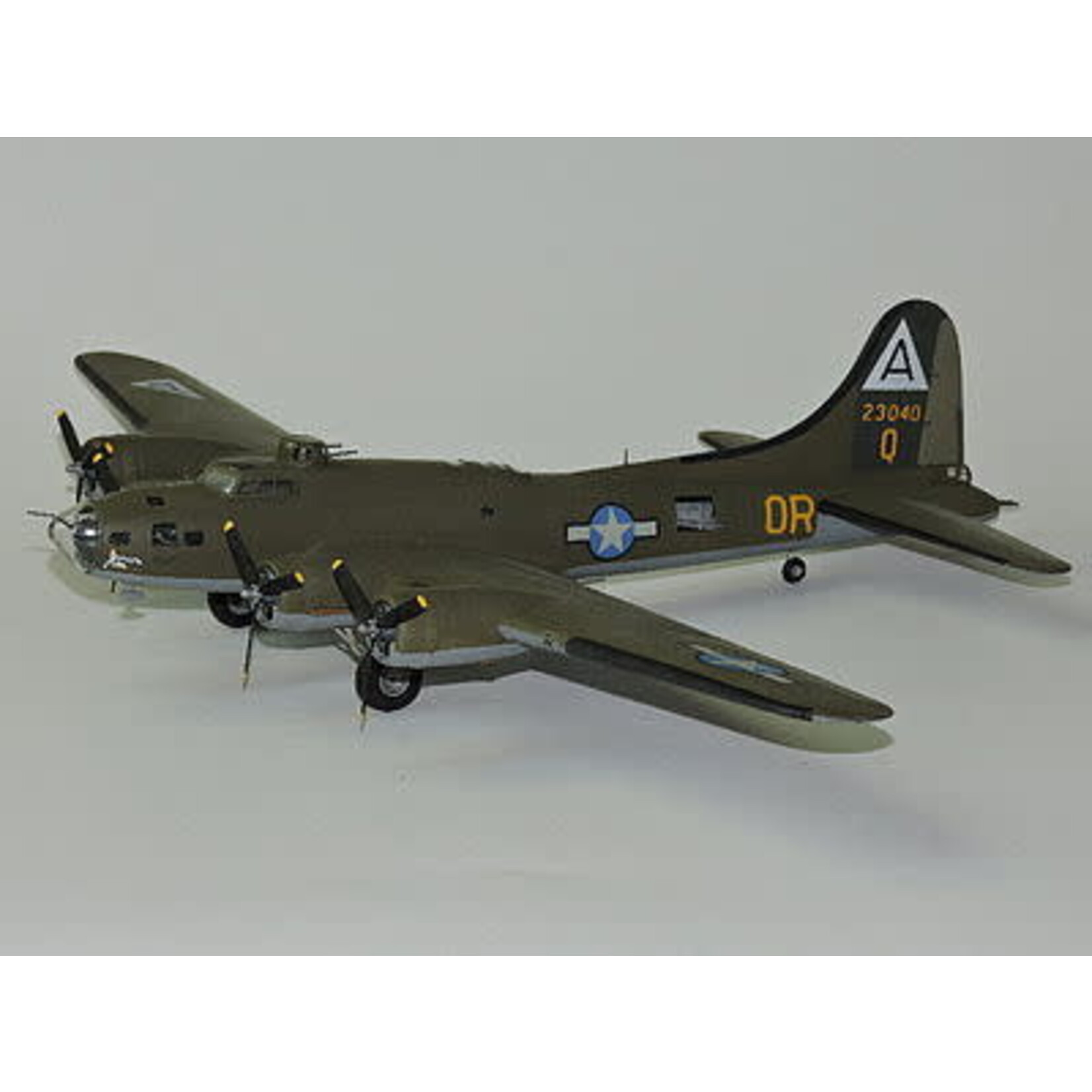 Academy 12495 1/72 B-17F "Memphis Belle"