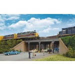 Walthers 9334561 HO Urban Steel Overpass