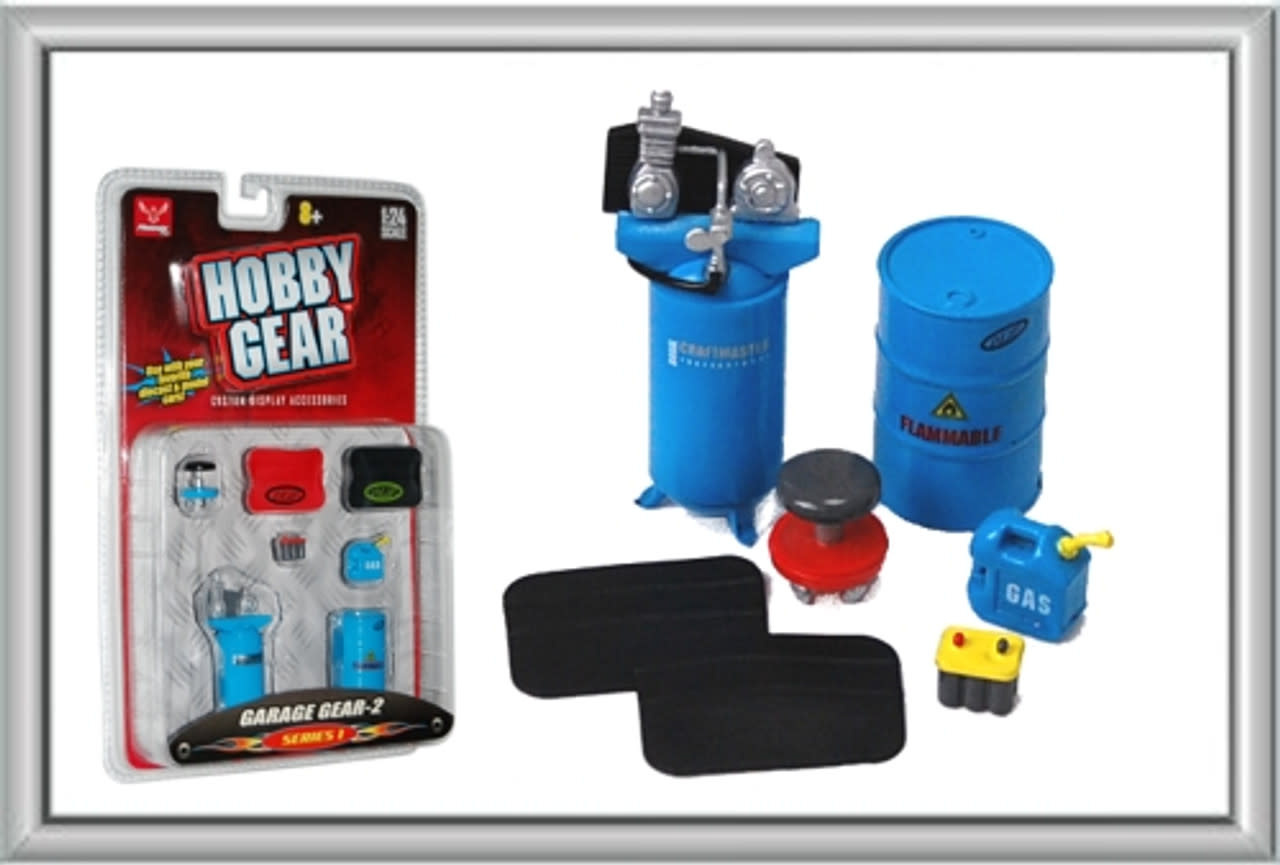 16055 1/24 Garage Accessories - Barrels, Stool, Gas Can, Battery, etc
