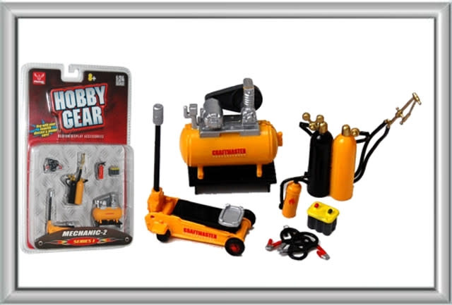 16059 1/24 Garage Accessories - Jack, Compressor, Cables, Battery, Welding Tanks, Extinguisher