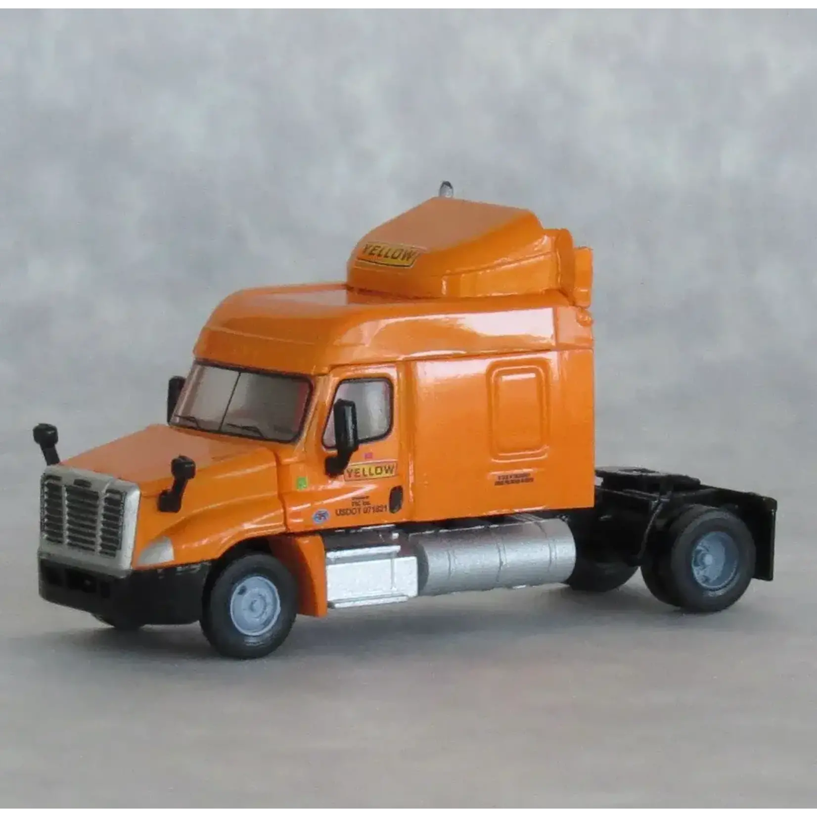Train Worx 4258502 Semi Tractor Cascadia Yellow #35087