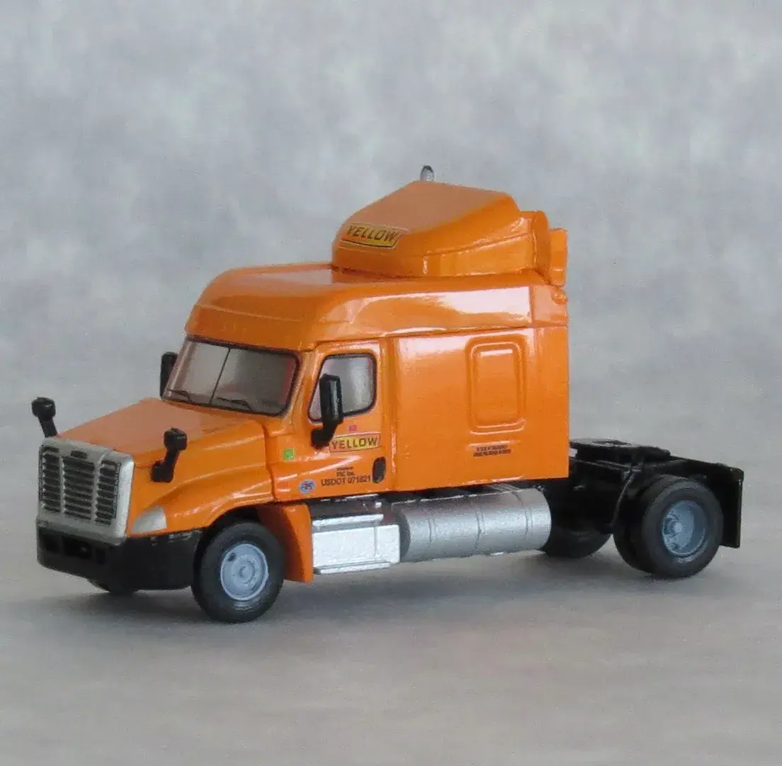 4258502 Semi Tractor Cascadia Yellow #35087