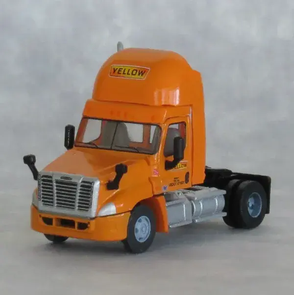 4258503 Semi Tractor Cascadia Yellow #3