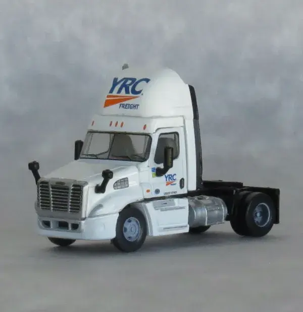 4259005 Semi Tractor Cascadia YRC #5