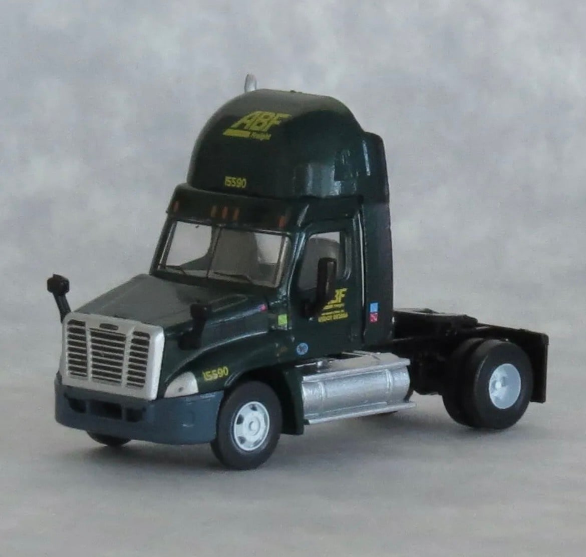 4259305 Semi Tractor Cascadia ABF #15637