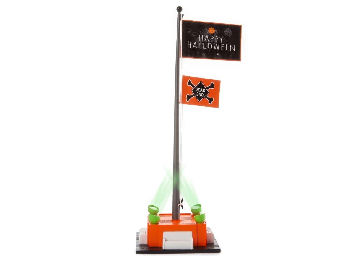 2129230 O Halloween Flagpole