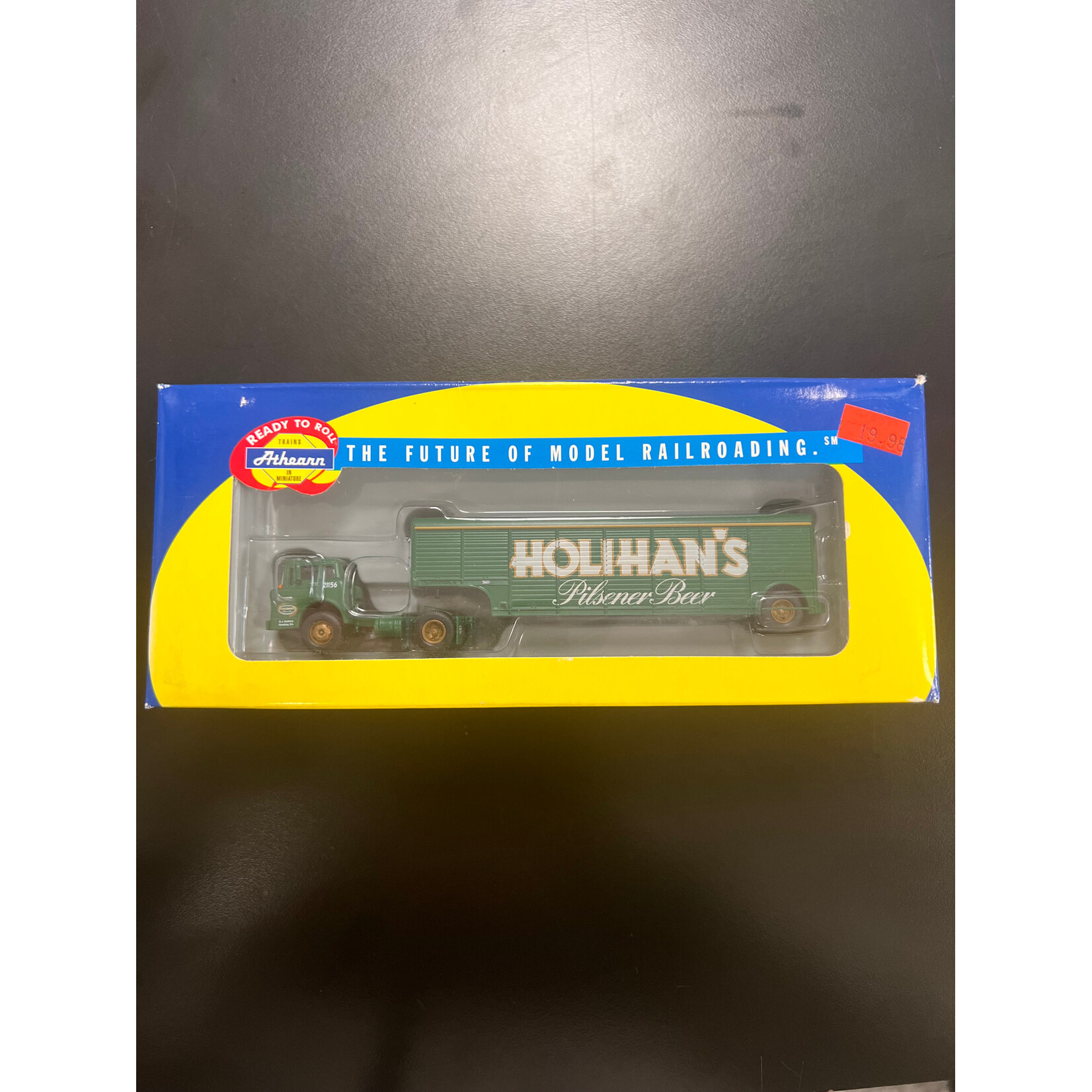 Athearn 91983 HO RTR Beverage Truck, Holihan's Pilsner Beer