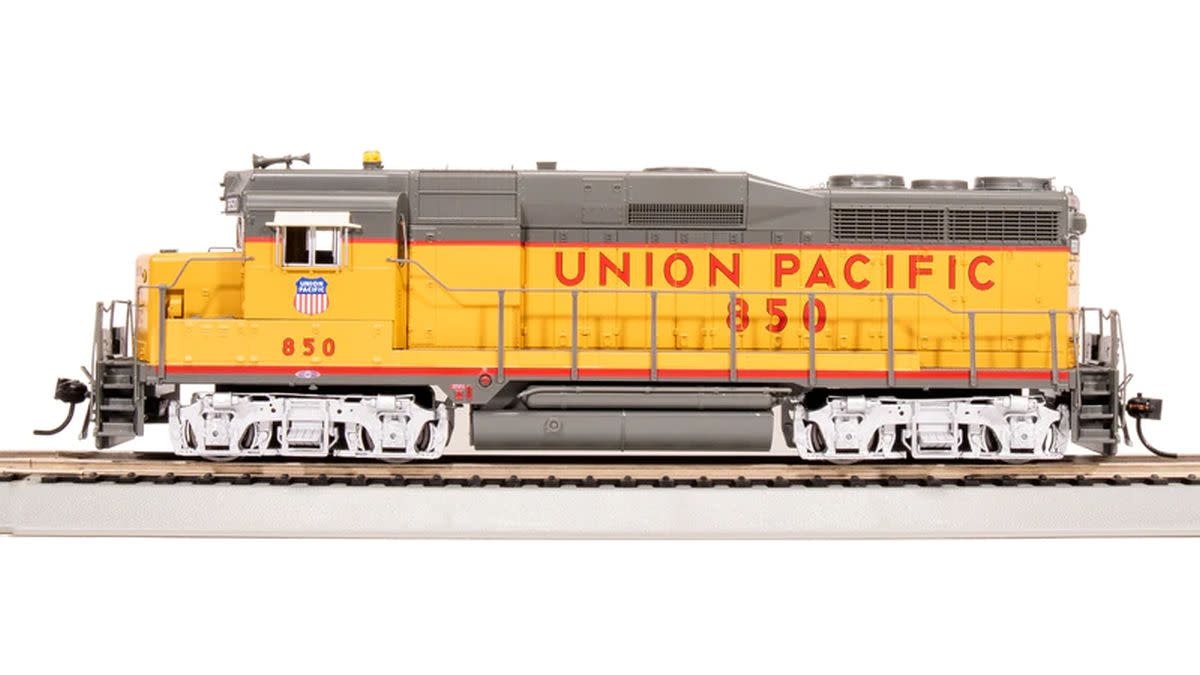 7582 HO P4 GP30 Diesel UP #850 Shield on Cab DC/DCC Sound