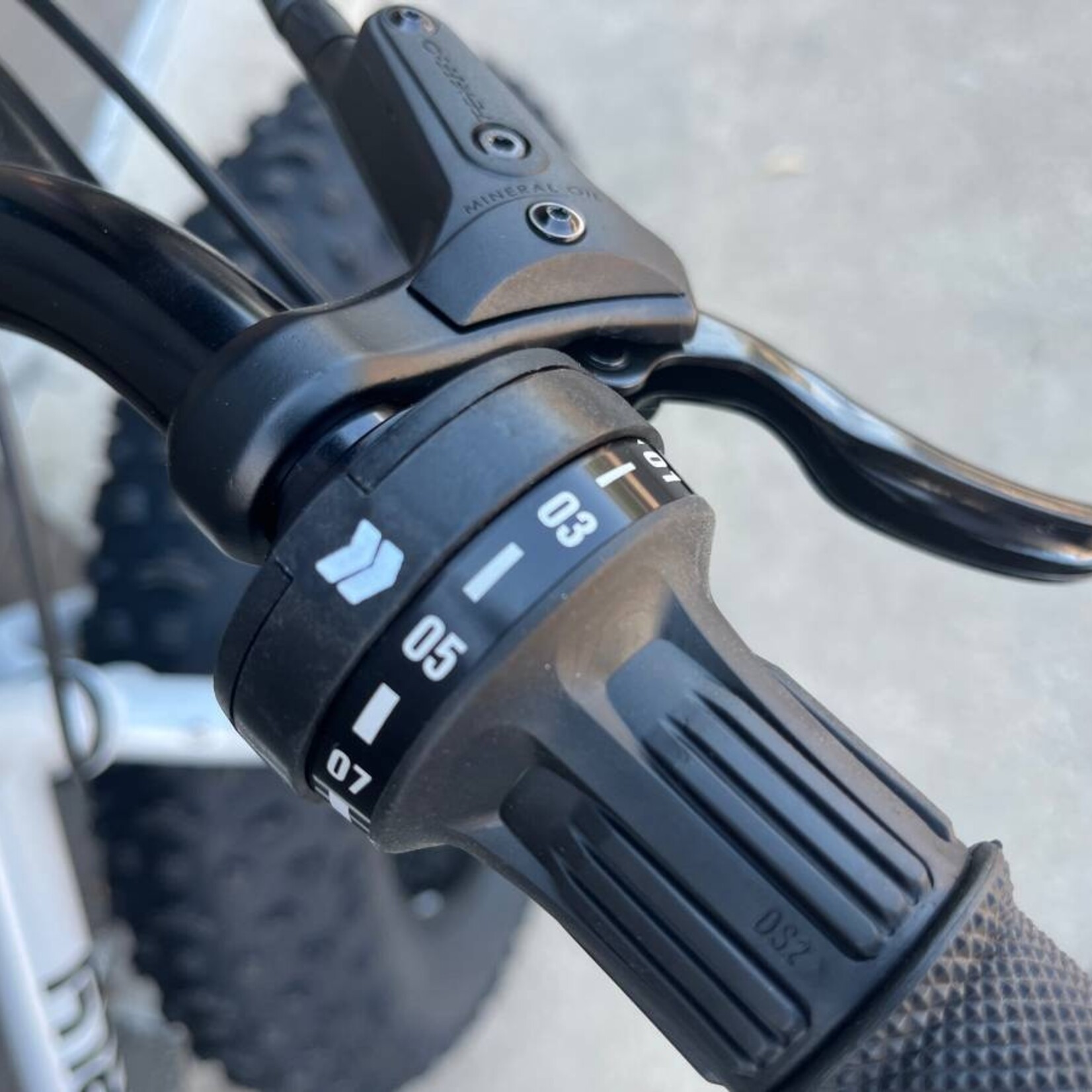 Surly Surly Moonlander Fat Tire Bike - 24", Steel, Lunar Dust Gray, Medium