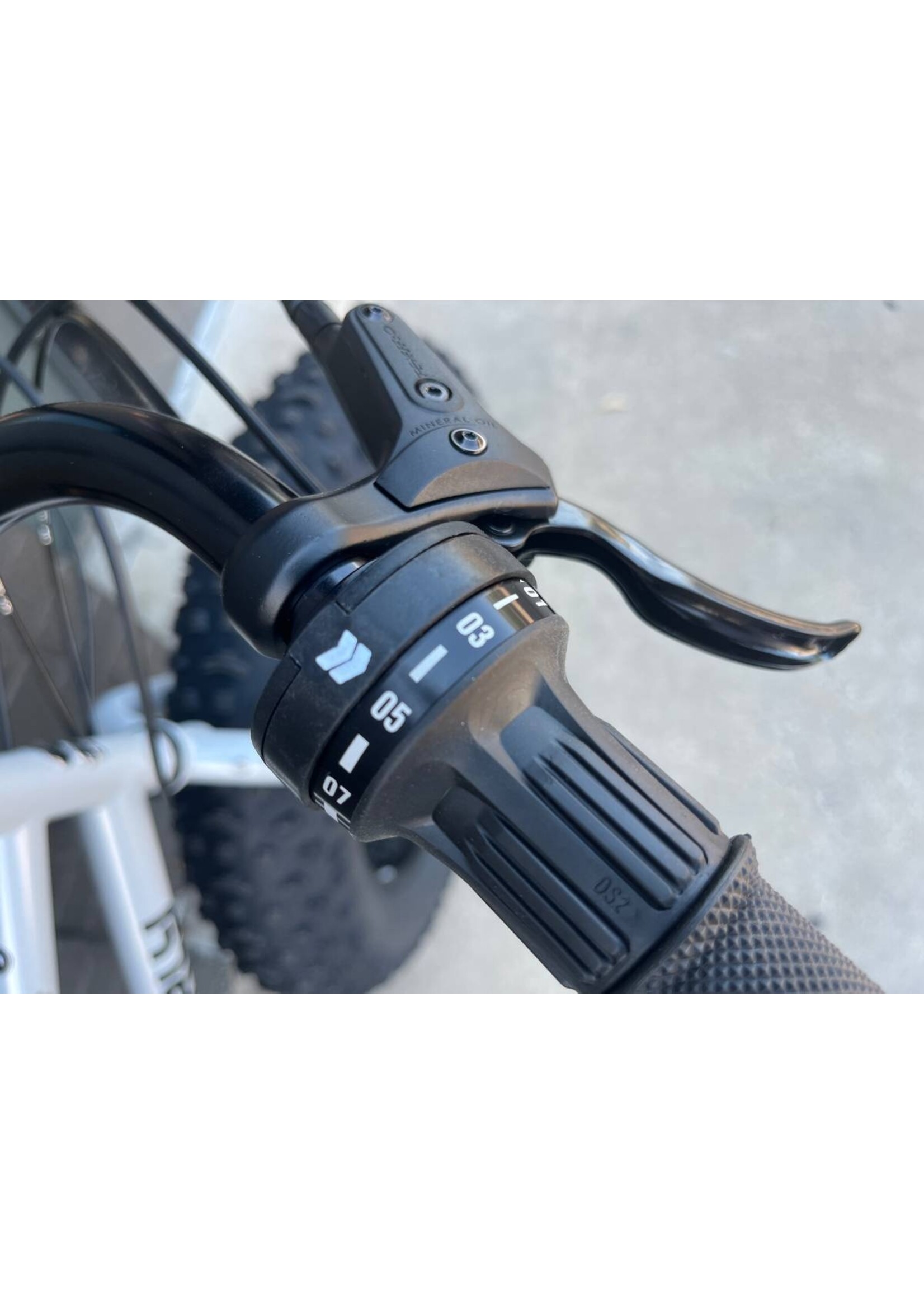 Surly Surly Moonlander Fat Tire Bike - 24", Steel, Lunar Dust Gray, Medium