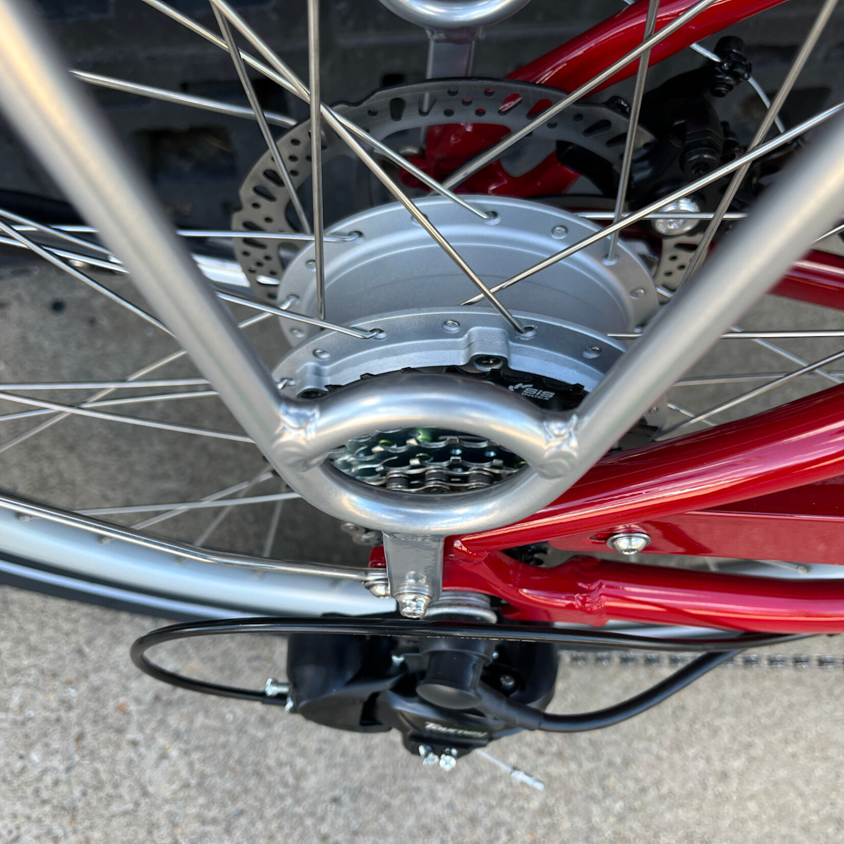 Linus Linus eDutchi Red eBike