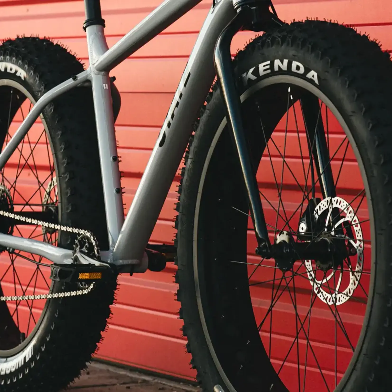 State Bicycle State 6061 Trail+ Fat Bike - Stone Grey