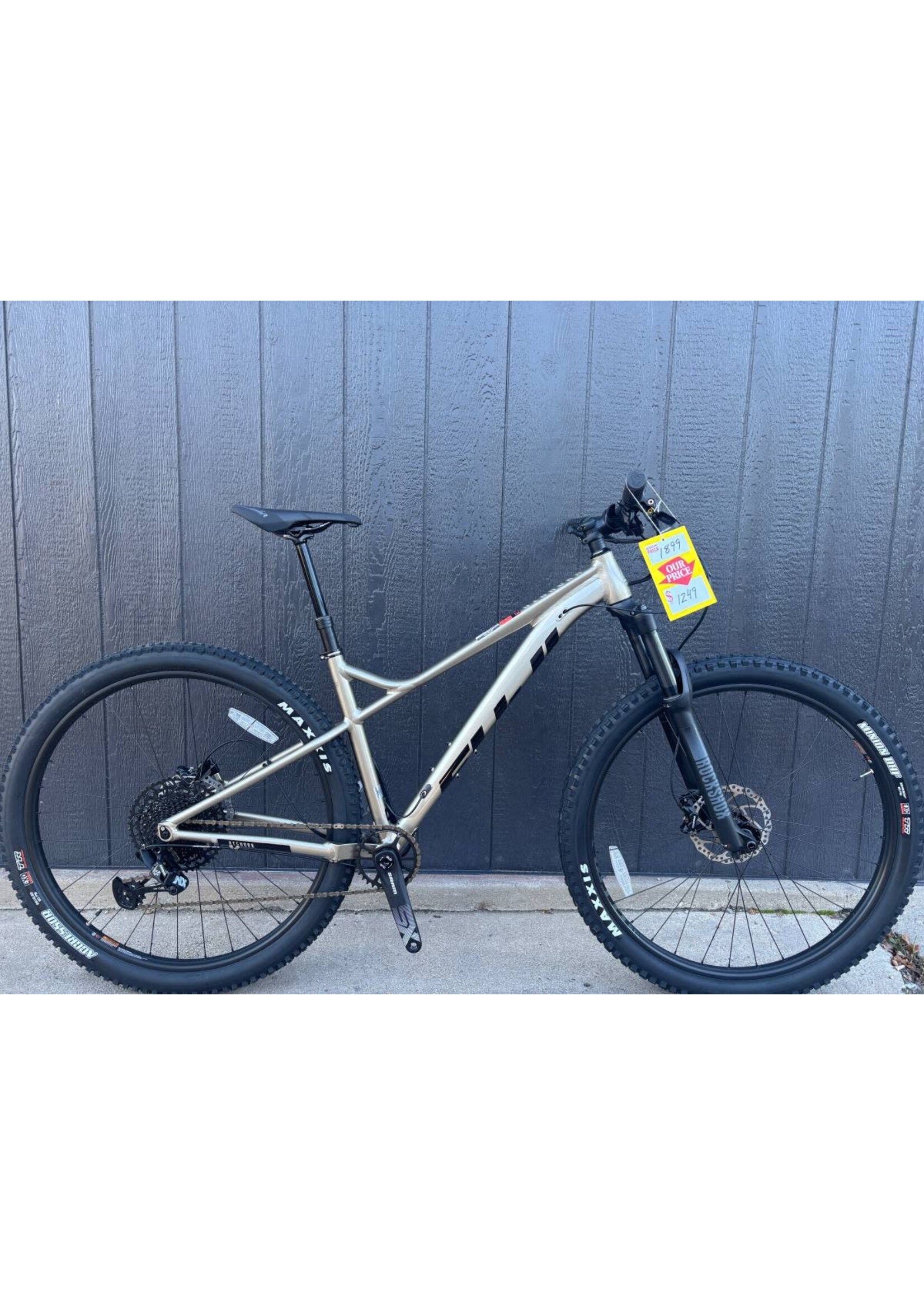 Fuji Fuji Bighorn 1.3 Pearl Sand Mountain Bike