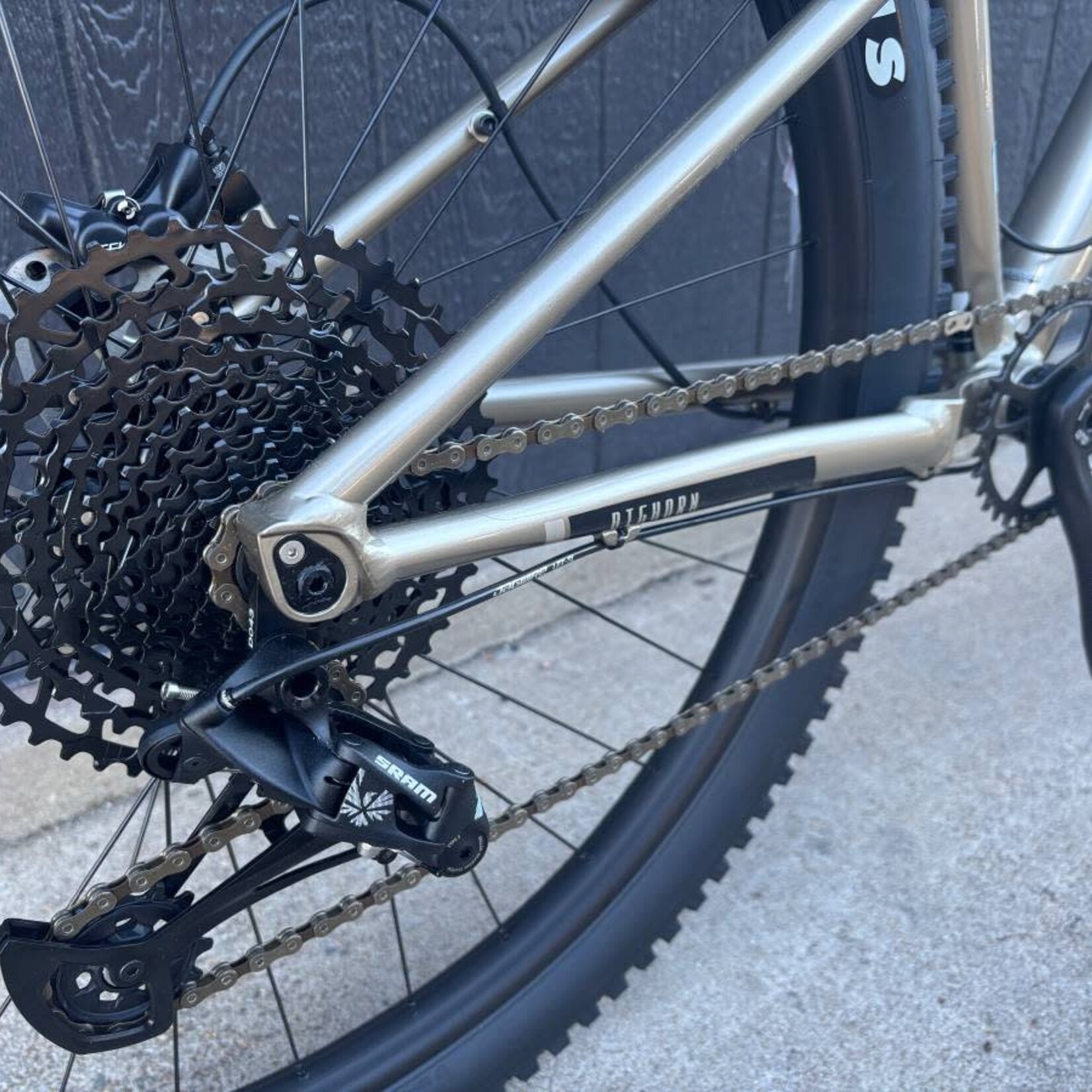 Fuji Fuji Bighorn 1.3 Pearl Sand Mountain Bike