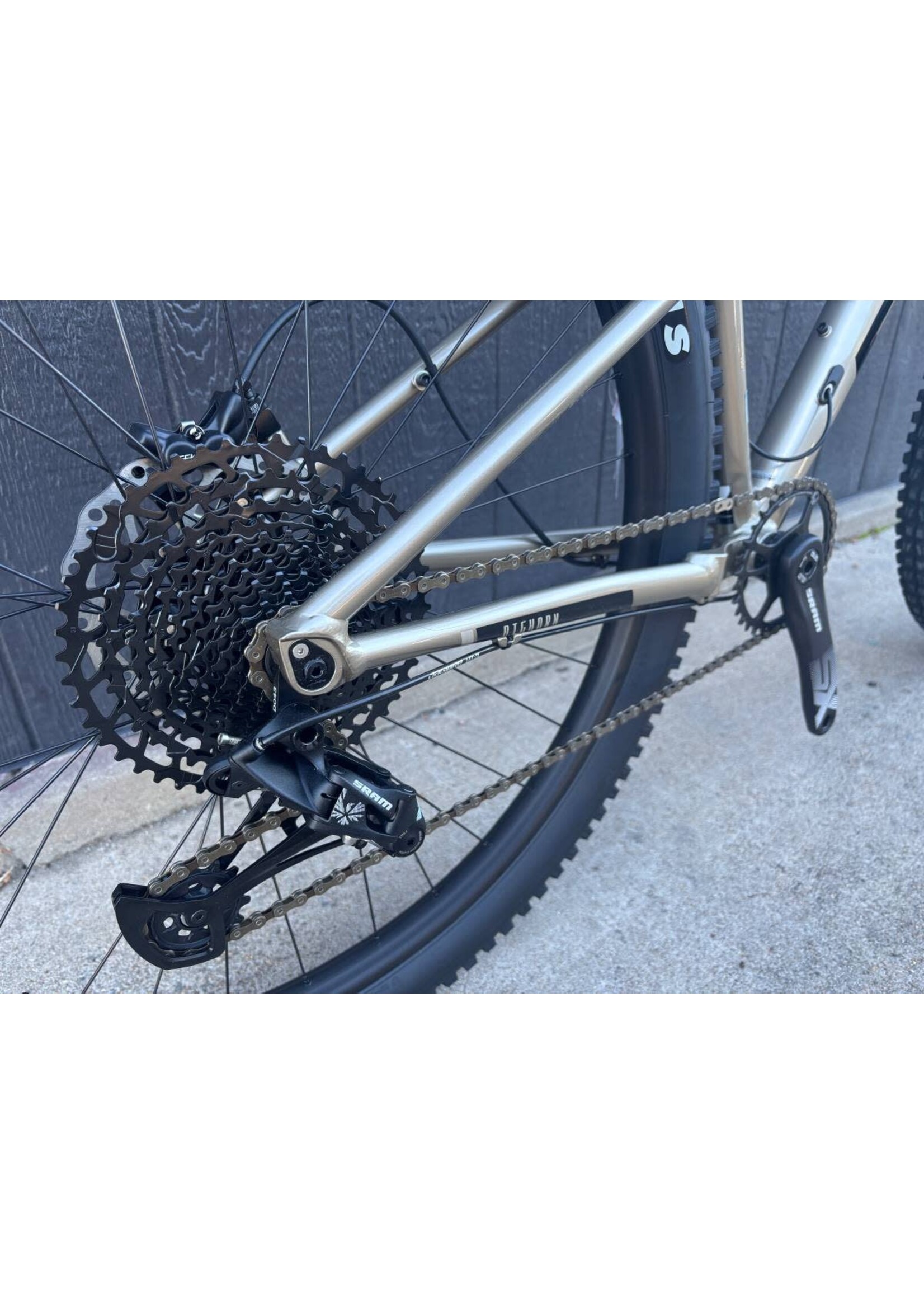 Fuji Fuji Bighorn 1.3 Pearl Sand Mountain Bike