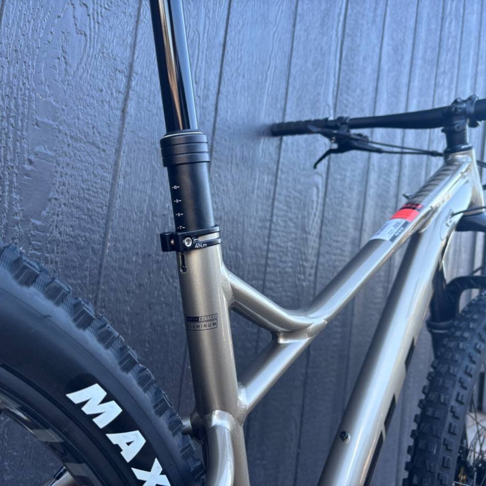Fuji Fuji Bighorn 1.3 Pearl Sand Mountain Bike