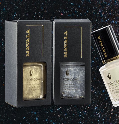 A myriad of sparkling particles to<br>beautify your manicure