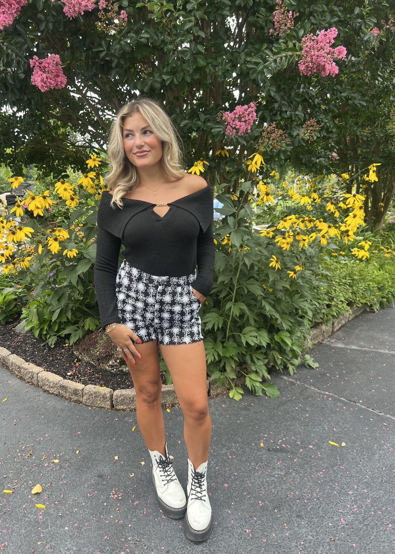 En Saison Black Elsie Short