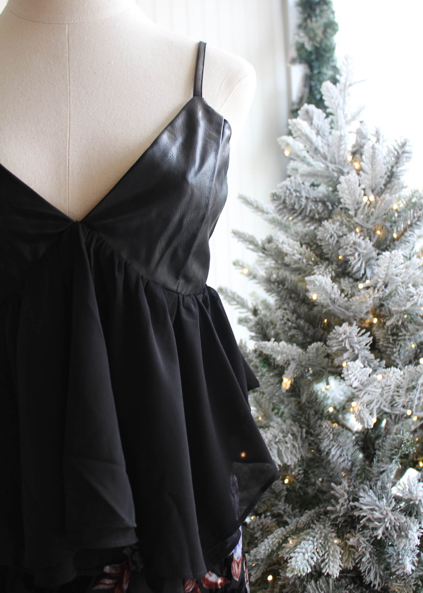 En Saison Black Jett Mixed Media Top