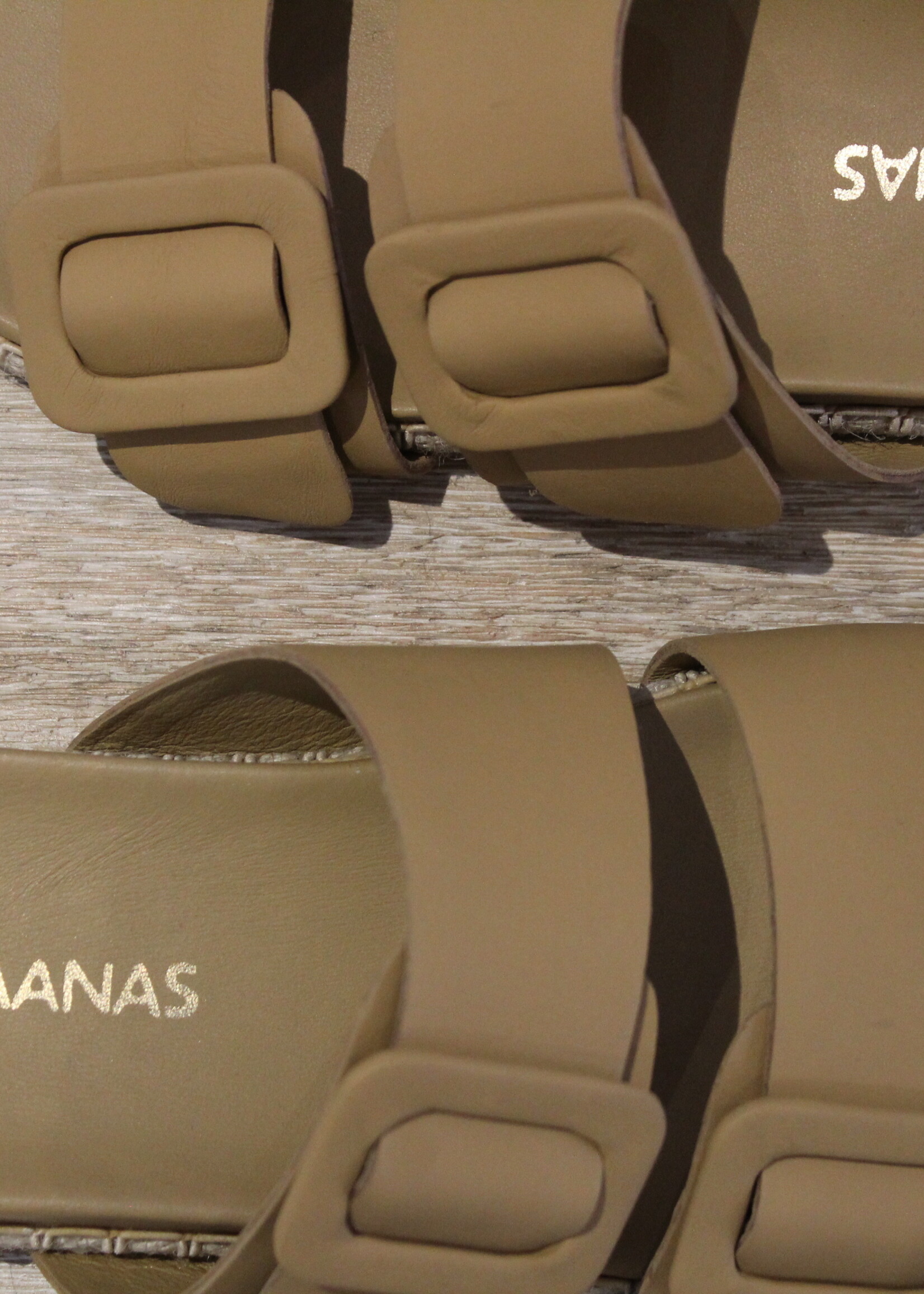 Natural Tumbes Leather Slide