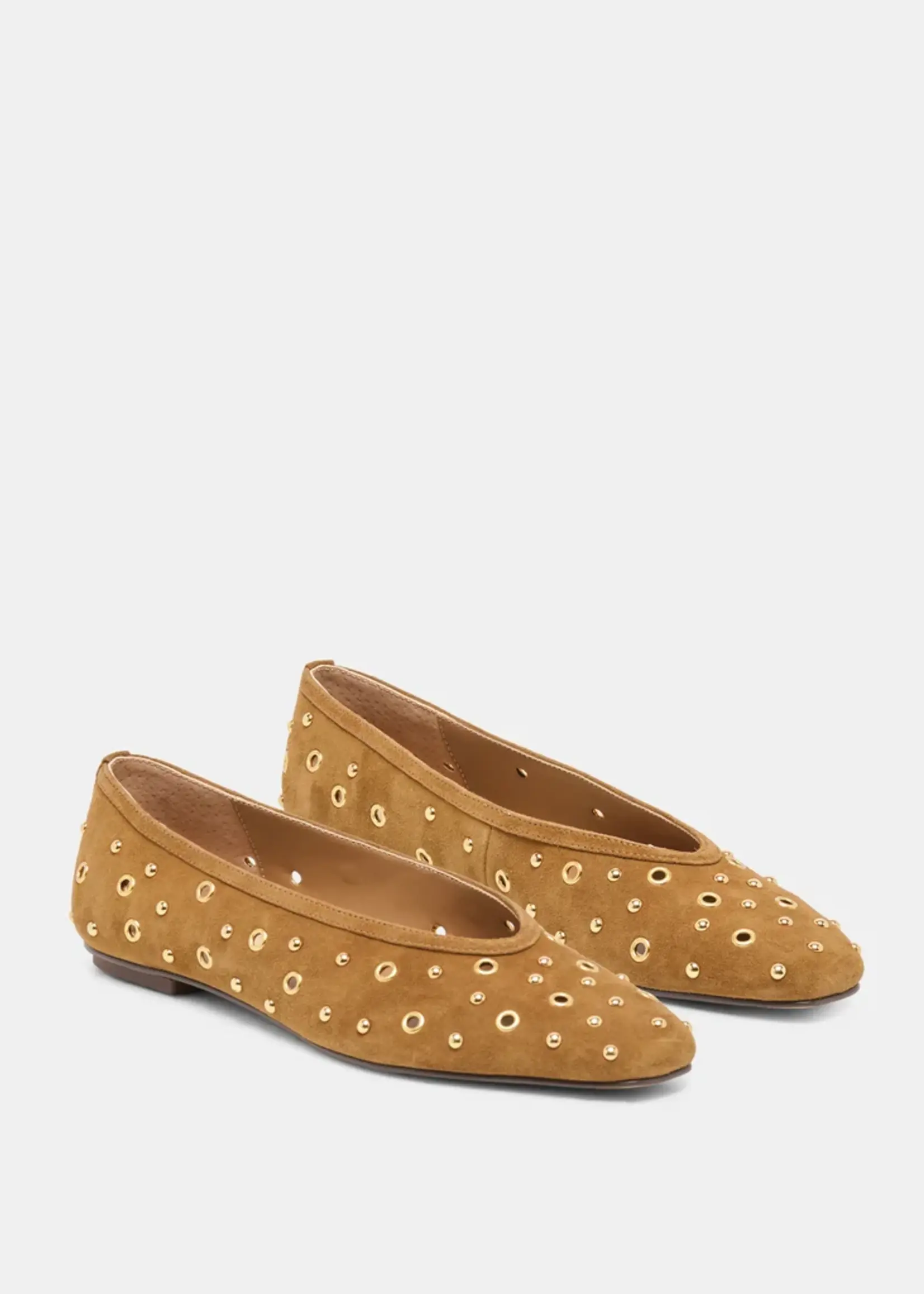 Caret Stud Flat
