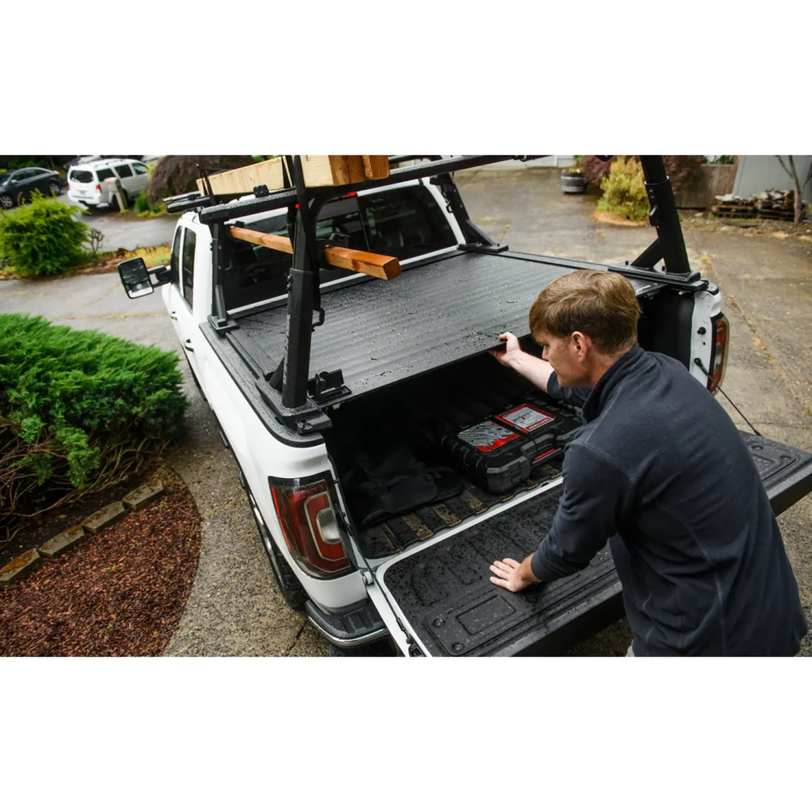 Yakima Tonneau Kit 1 (Retrax XR Series, Pace Edwards UltraGroove*)