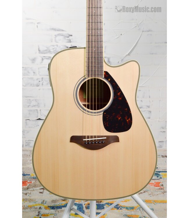 Yamaha FGX820C Cutaway Dreadnought Acoustic Electric Guitar - Natural