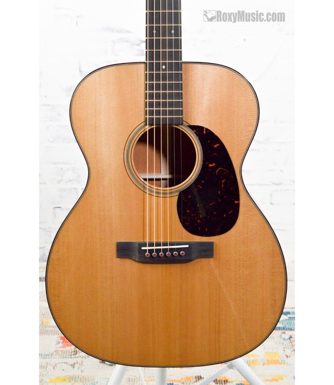 000-18 Modern Deluxe Acoustic Guitar - Natural
