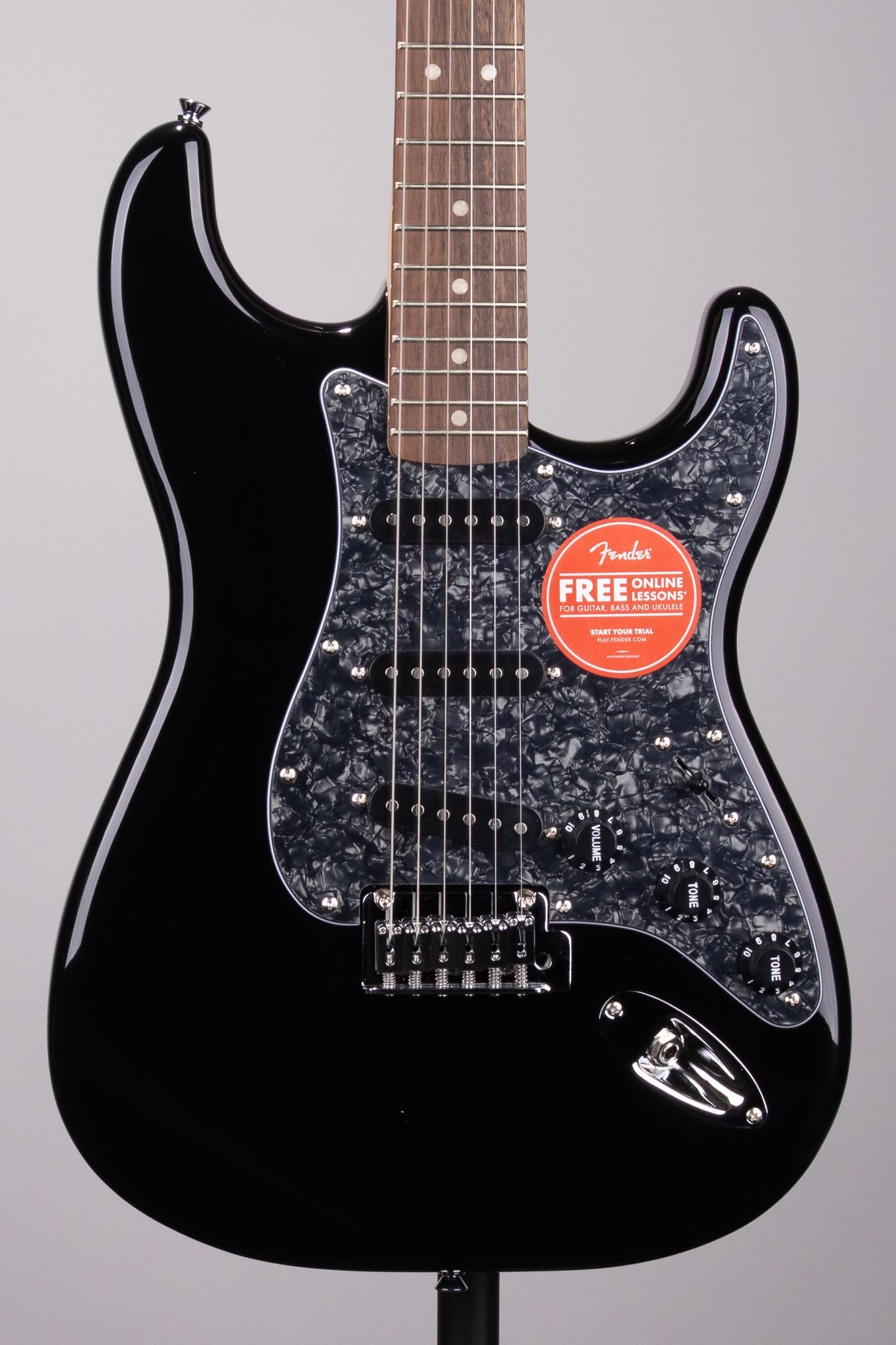 Squier Affinity Stratocaster - Black with Pearloid Pickguard