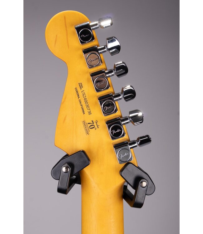 Fender Limited Edition American Professional II Stratocaster - Shell Pink with Rosewood Fingerboard, Includes Deluxe Molded Case