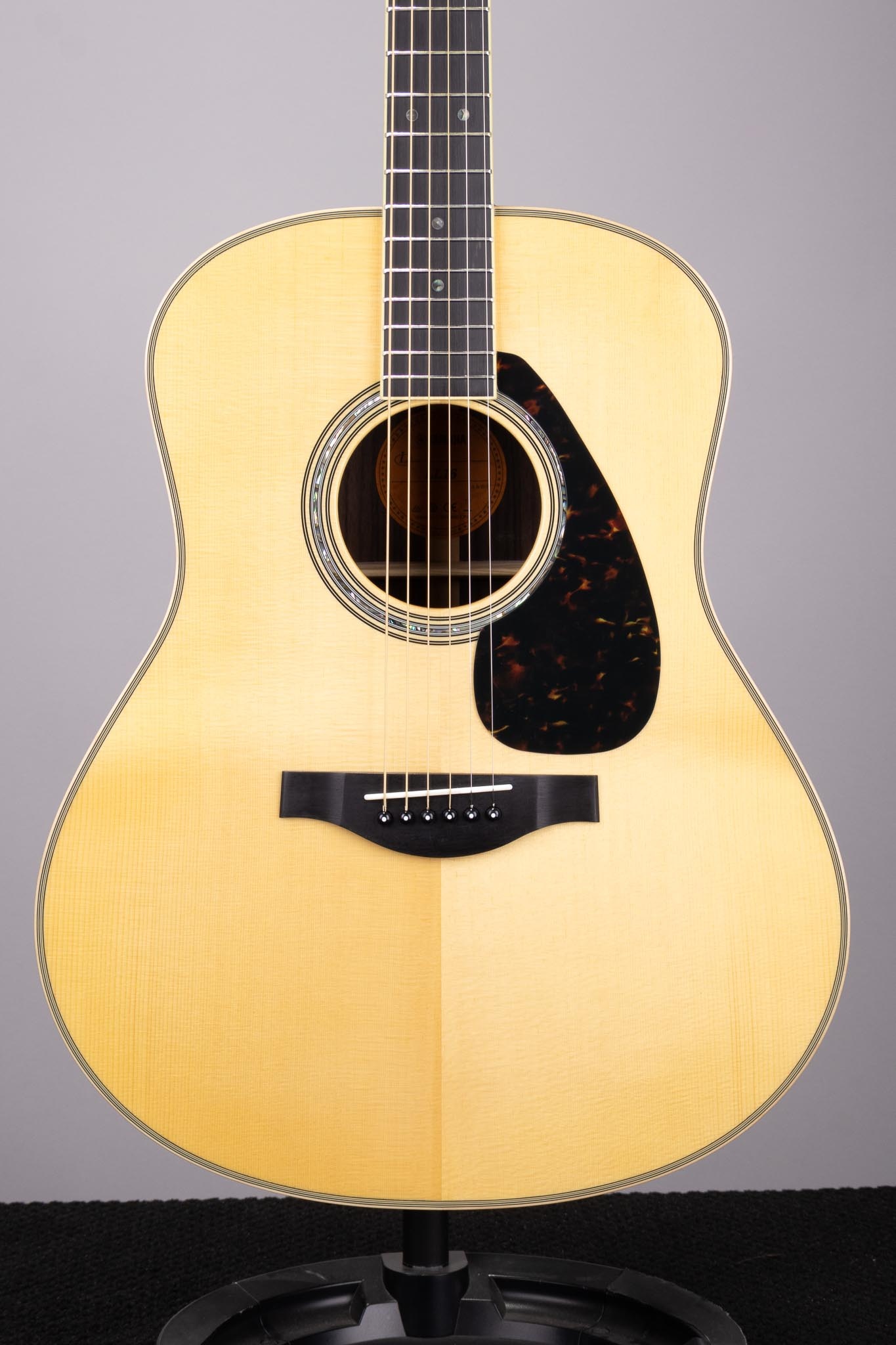 Yamaha LL16 ARE Acoustic-Electric Guitar - Natural | Roxy Music