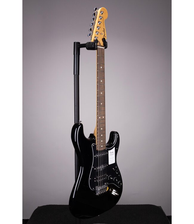 Fender Standard Stratocaster HSS – Black with Laurel Fingerboard