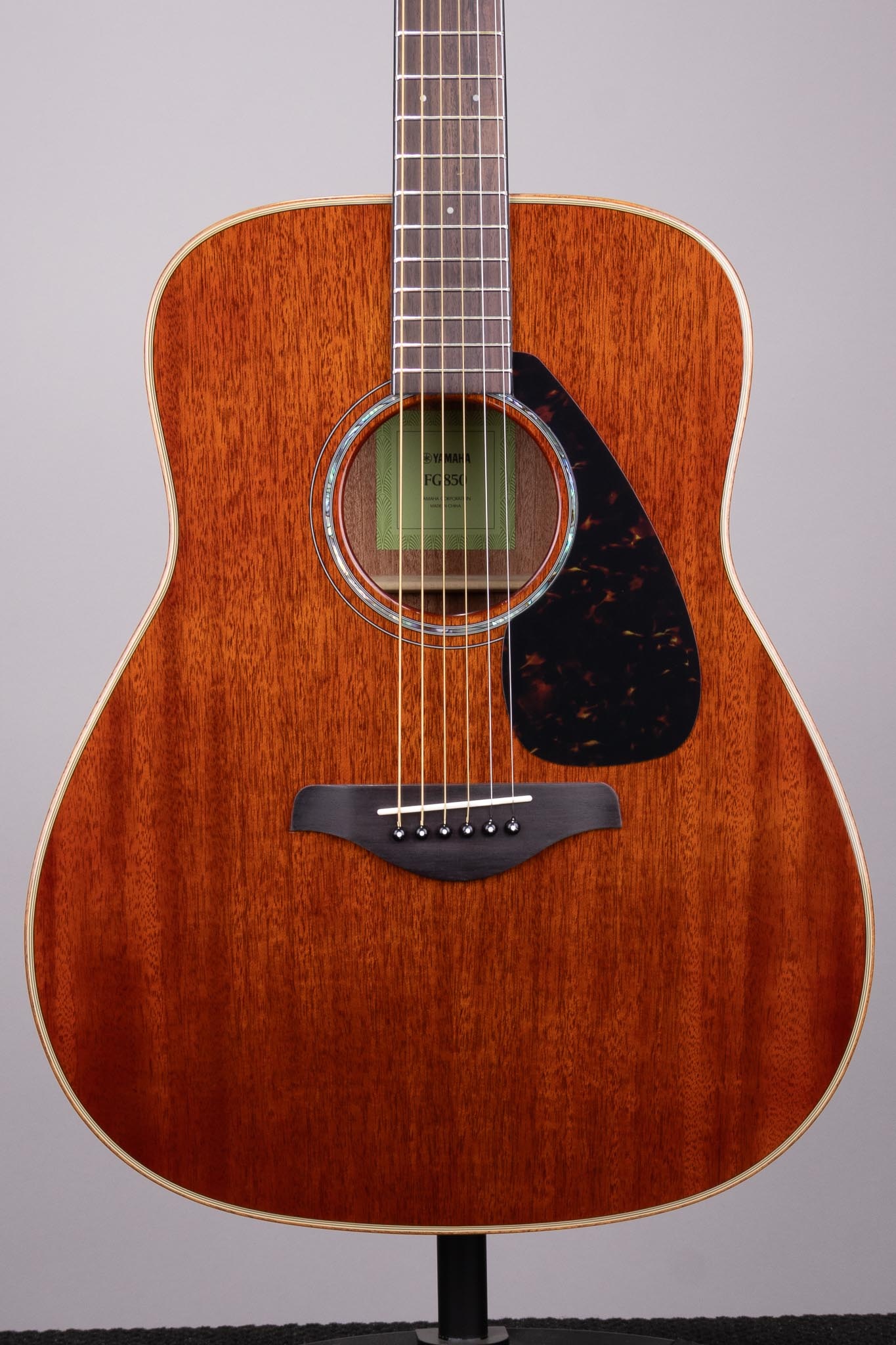 Yamaha FG850 Acoustic Guitar - Solid Mahogany Top, Warm Balanced
