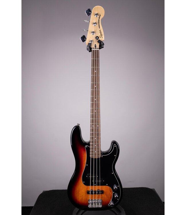 Used Squier Affinity P Bass w/ gigbag - Sunburst
