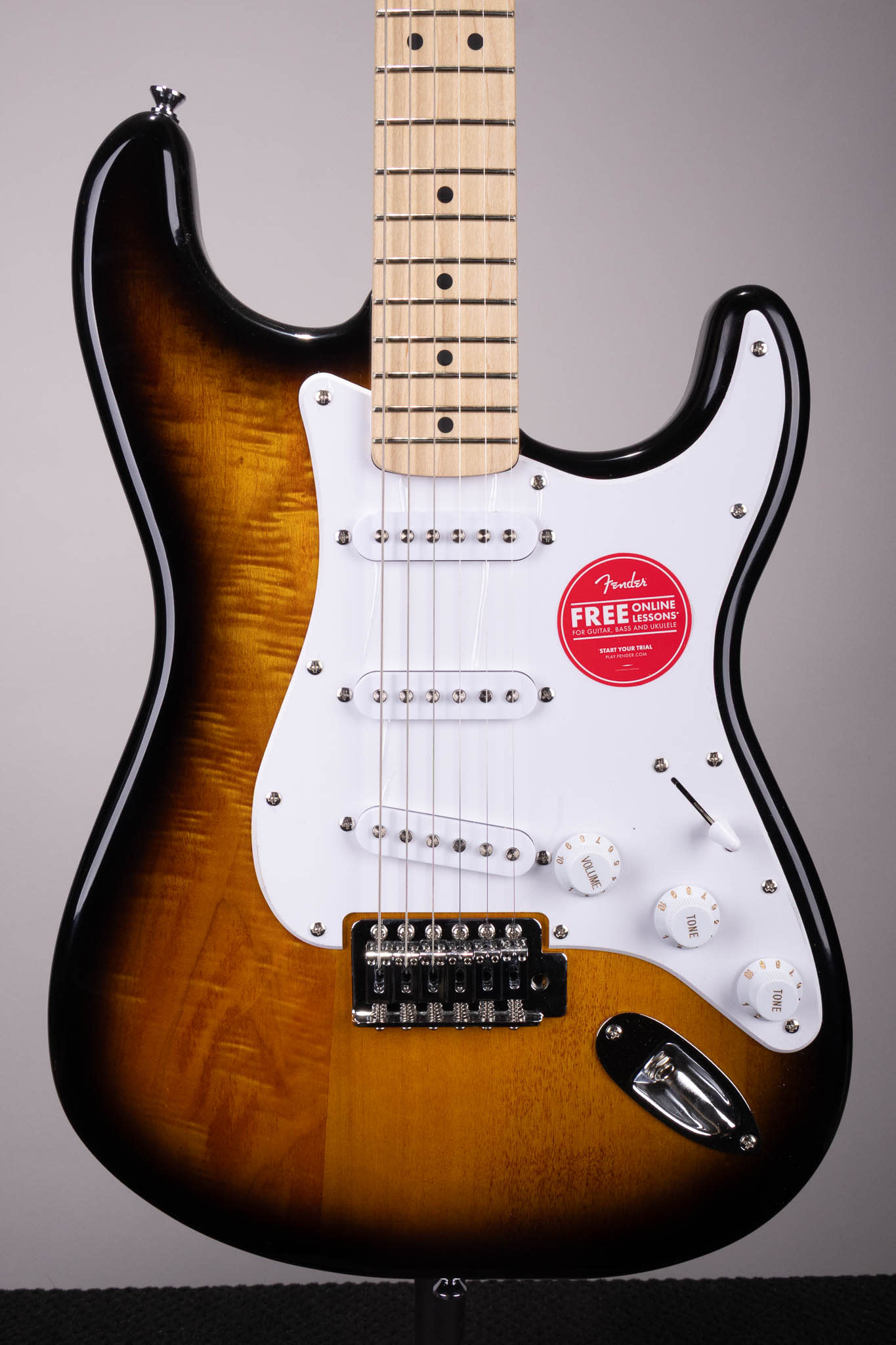 Squier Sonic Stratocaster 2-Color Sunburst Maple Fingerboard