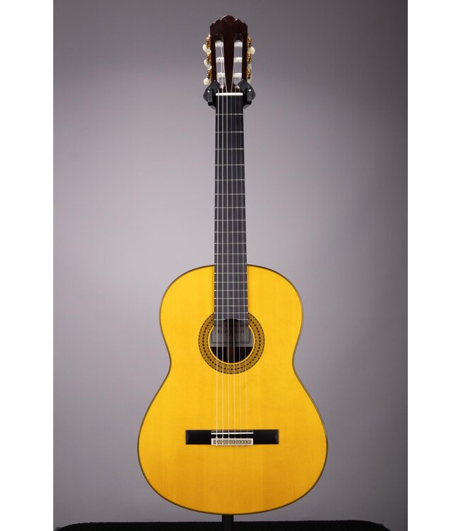 Yamaha GC22S Classical Guitar Natural with Solid Spruce Top