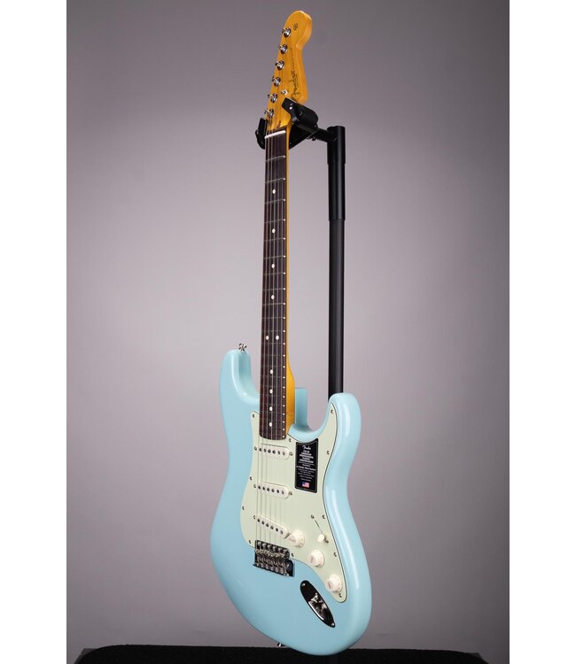 Fender Limited Edition American Professional Classic Stratocaster Daphne Blue