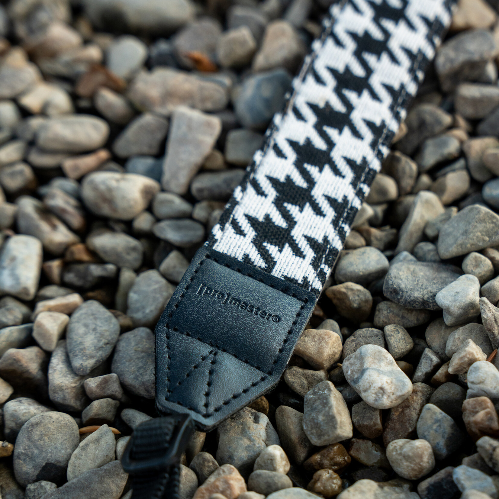 Promaster PRO Tapestry Strap QR - Houndstooth 89111