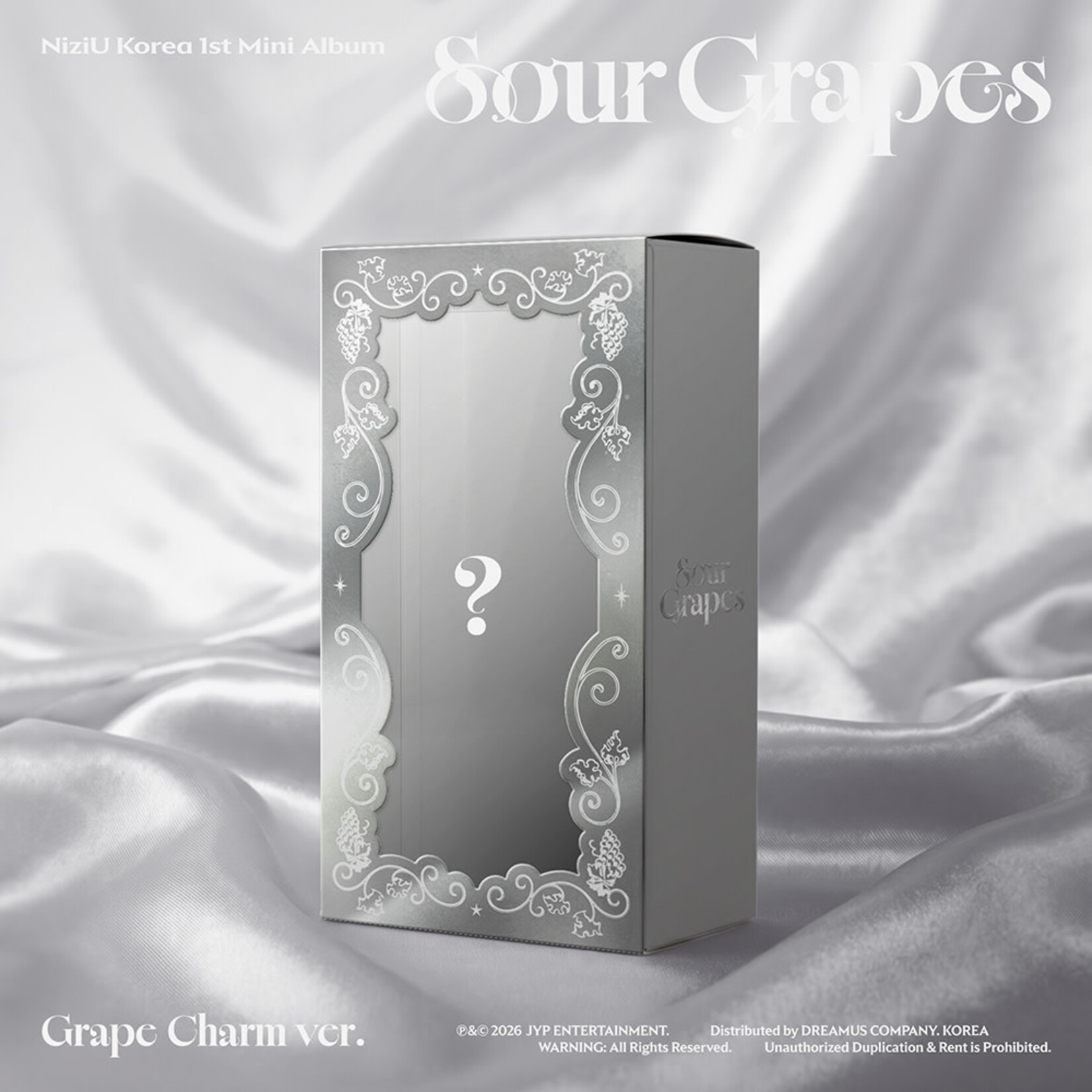 NiziU NiziU - 1st Mini Album [Sour Grapes] (Grape Charm ver.)