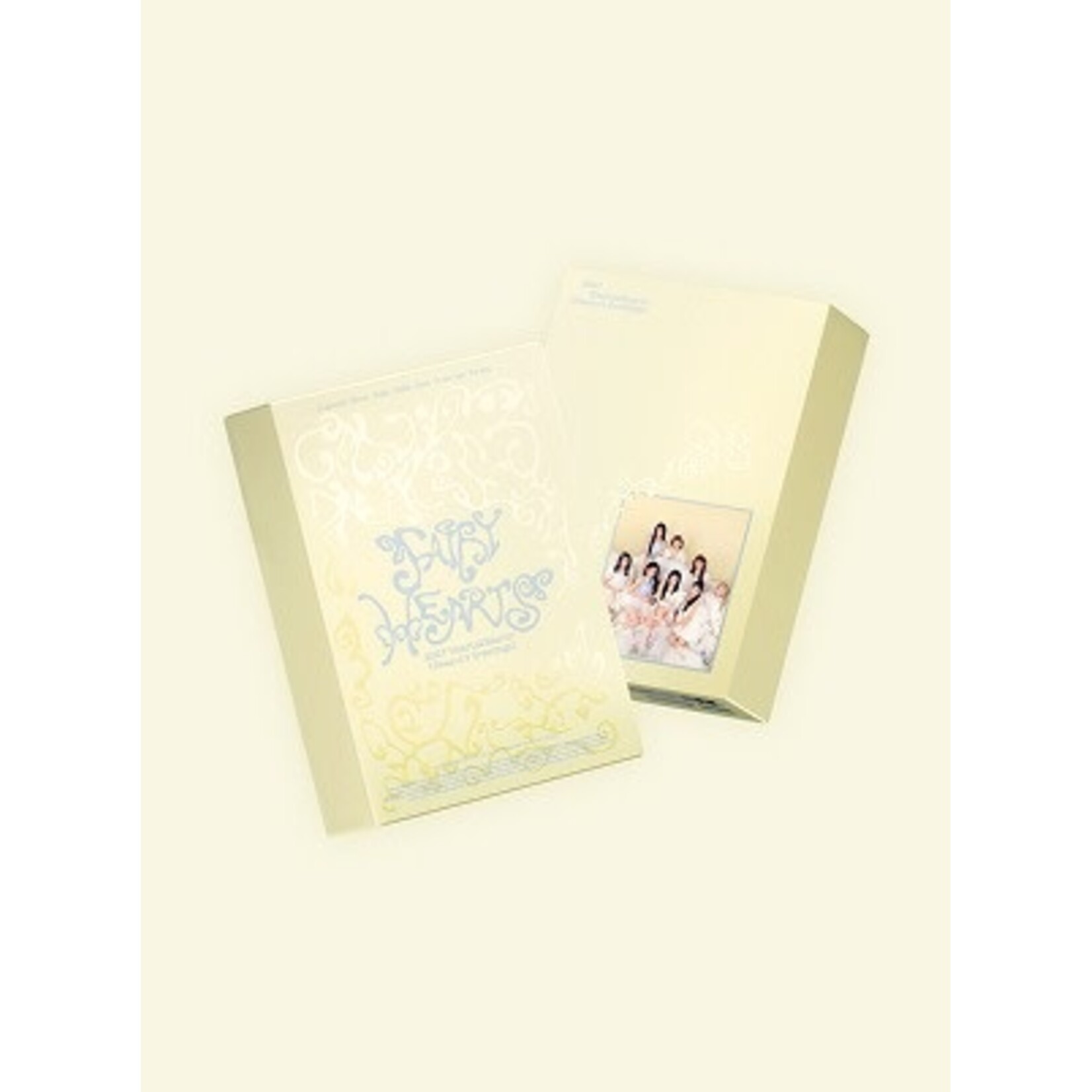 Hearts2Hearts Hearts2Hearts - [2027 SEASON'S GREETINGS] + Photocard SET A & B + Random Removable Sticker