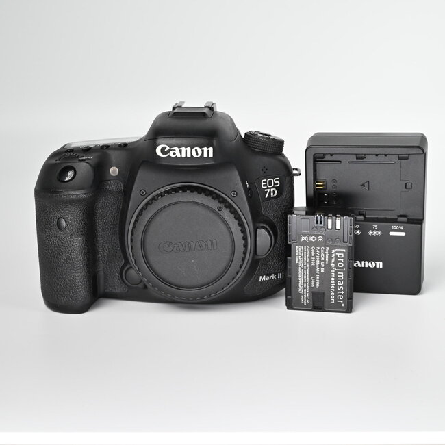 Canon Used Canon 7D Mark II Body