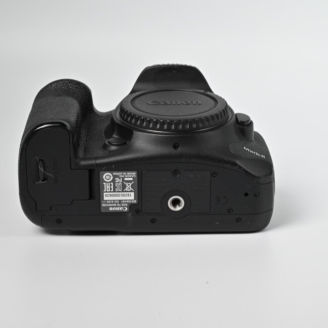 Canon Used Canon EOS 7D Mark II DSLR Camera (Body Only)