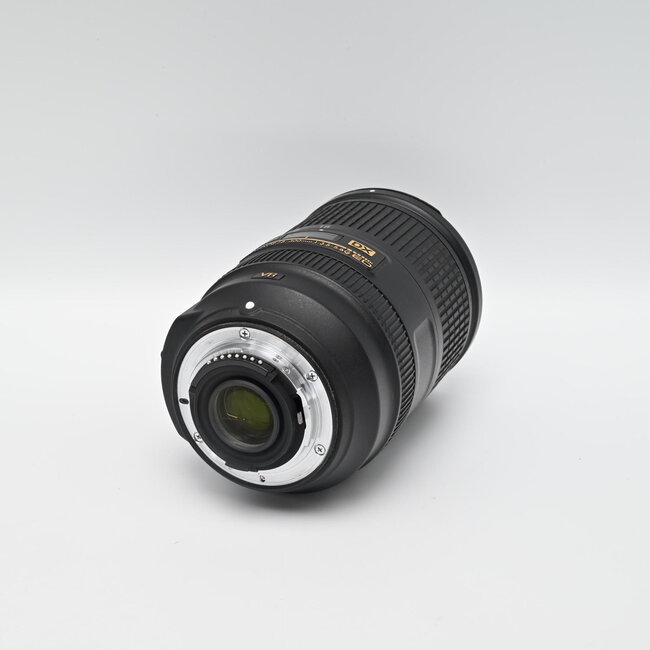 Nikon Used Nikon AF-S DX NIKKOR 18-300mm f/3.5-5.6G ED VR Lens