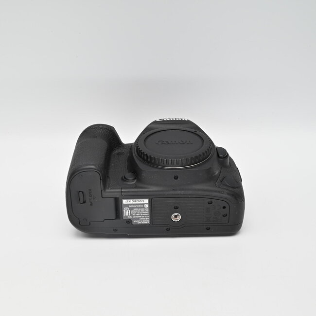 Canon Used Canon EOS 5D Mark IV DSLR Camera (Body Only)