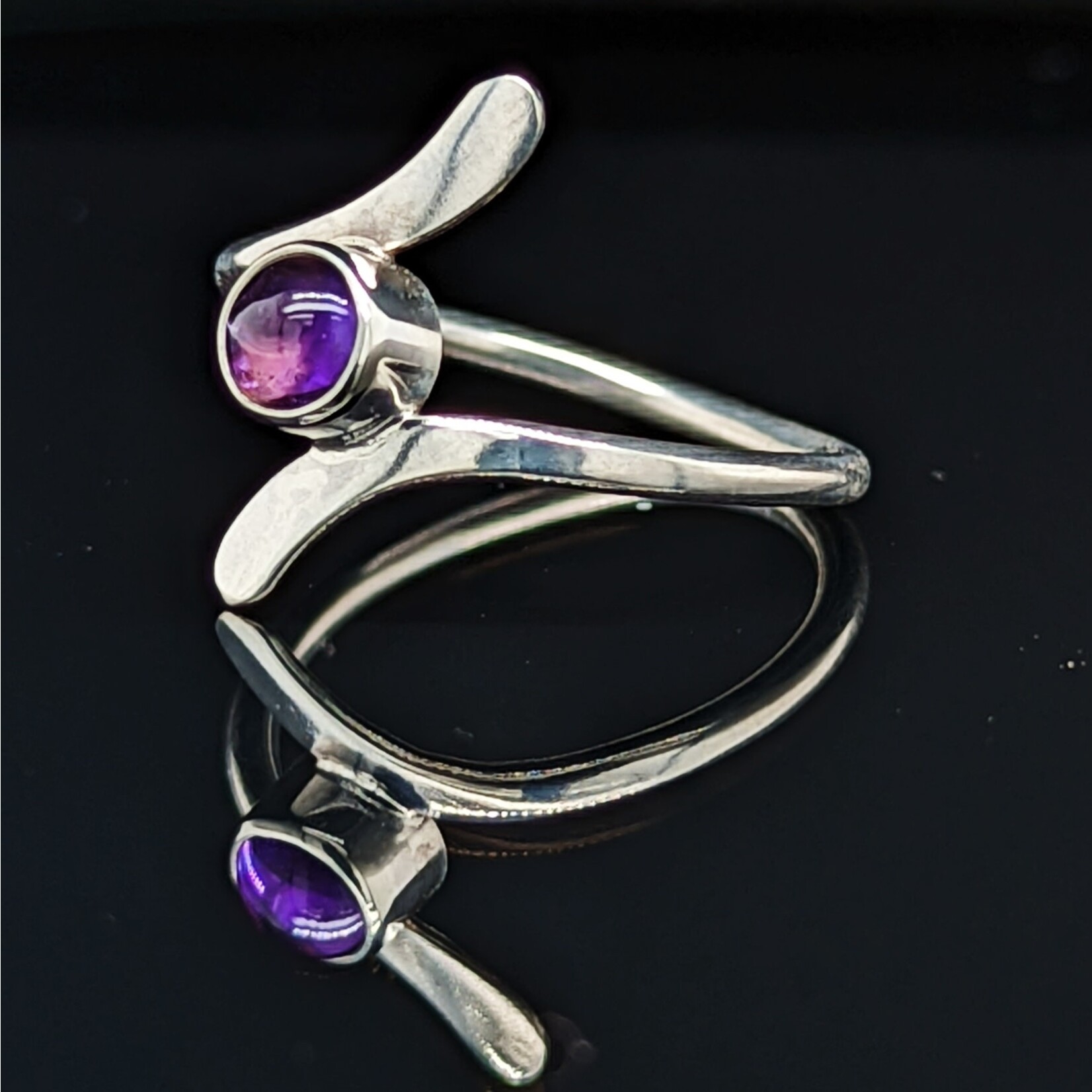 Modern Heirloom® 14ga Bypass Ring w/ Amethyst 5mm Size 6.5