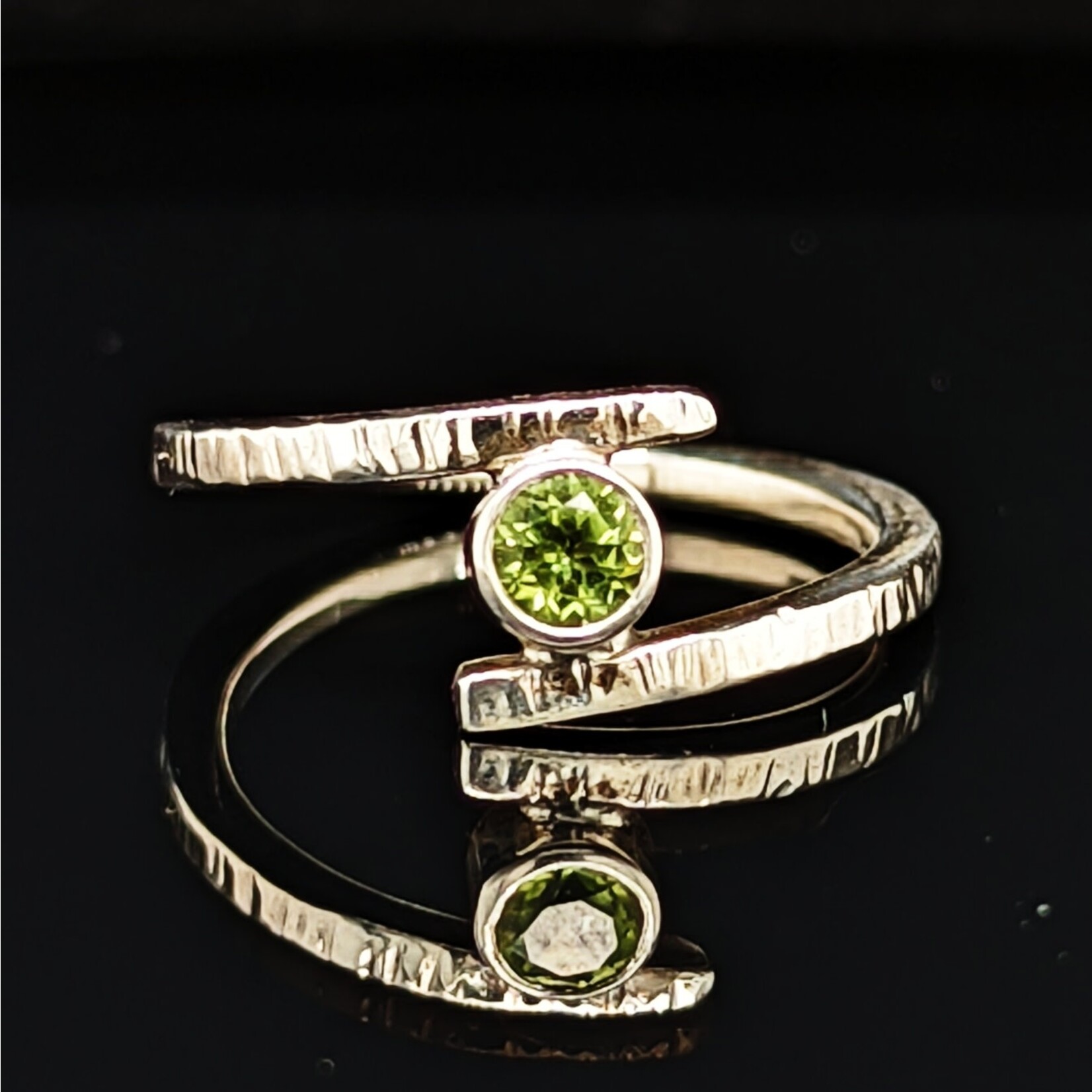 Modern Heirloom® Bypass Ring w/ Peridot 5mm Size 7.5