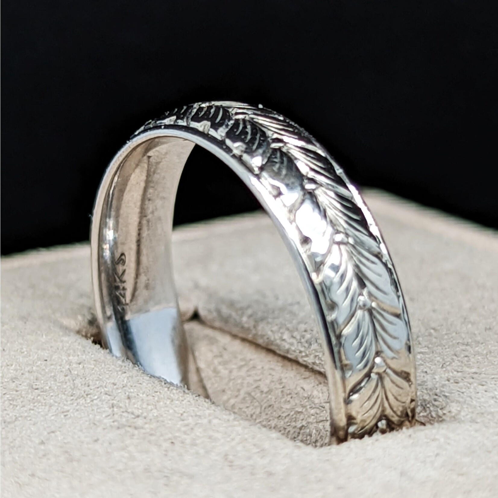 Modern Heirloom® Wheat Leaf Band, 5mm wide, 14KW, Sz10.5